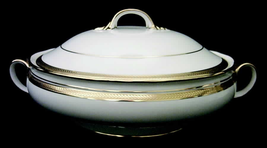 Elizabeth (Scalloped, Pin Line) Round Covered Vegetable by John  Aynsley & Sons-1