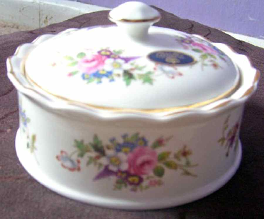 Howard Sprays Trinket Box & Lid by John  Aynsley & Sons-1
