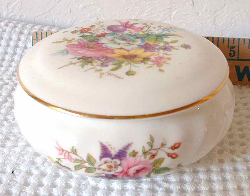 Howard Sprays Round Box & Lid by John  Aynsley & Sons-1