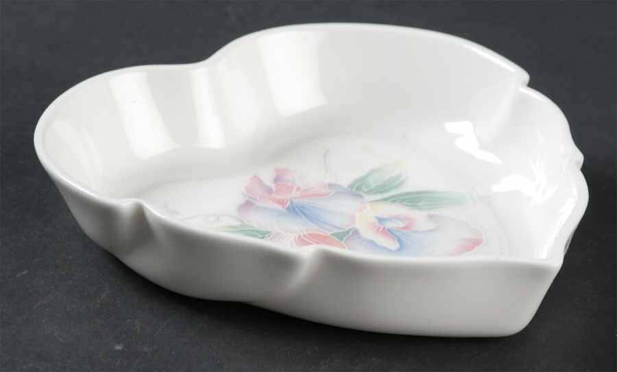 Little Sweetheart Small Leaf Dish by John  Aynsley & Sons-1