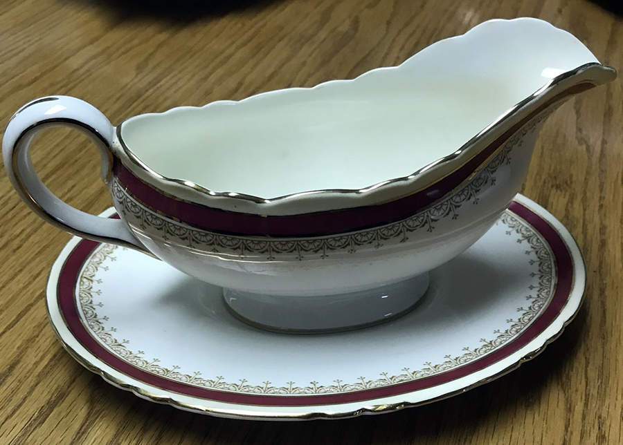 Wendover Maroon Gravy Boat & Underplate by John  Aynsley & Sons-1