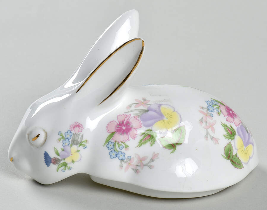 Wild Tudor Lid for Small Animal Box by John  Aynsley & Sons-1