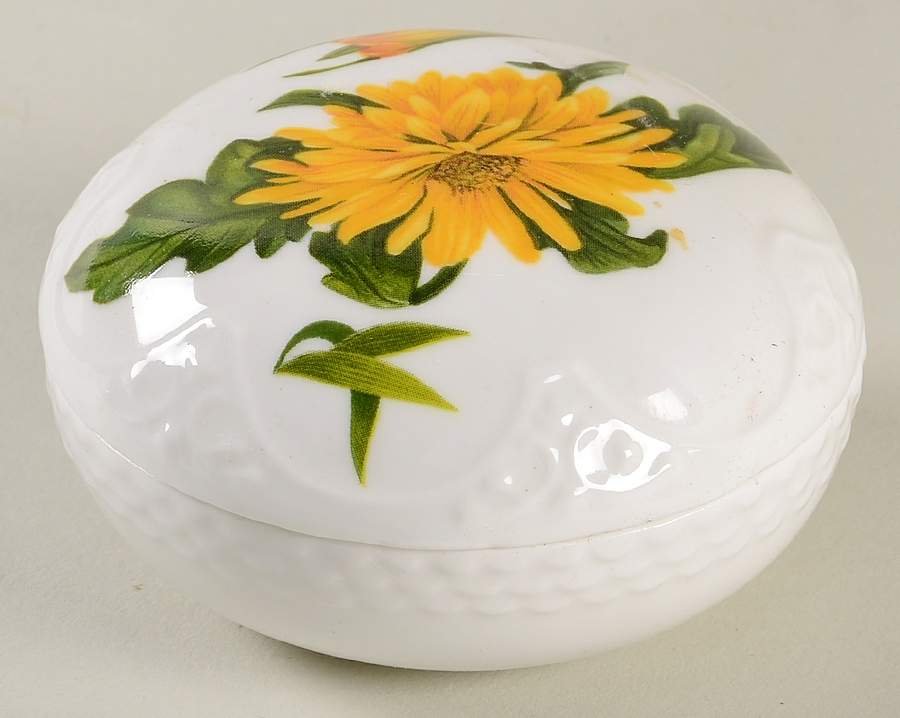 Chelsea Flowers Round Clyde Box & Lid by John  Aynsley & Sons-1