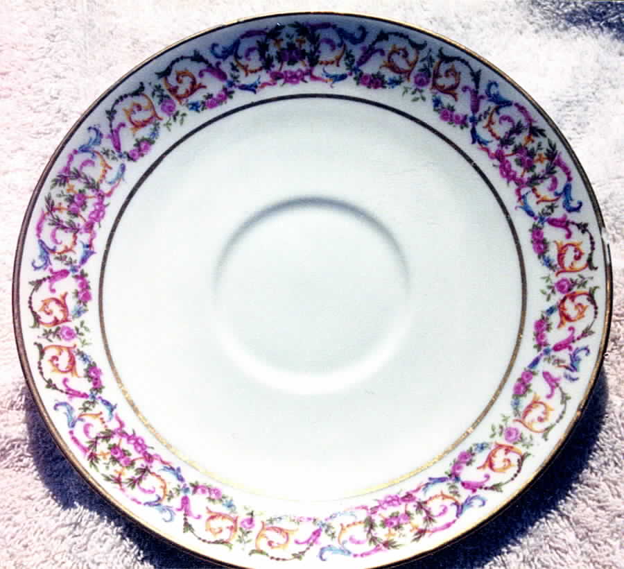 AHR18 Saucer by Charles Ahrenfeldt-1