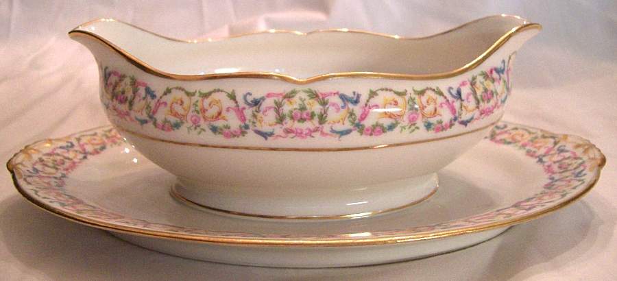 AHR18 Gravy Boat with Attached Underplate by Charles Ahrenfeldt-1