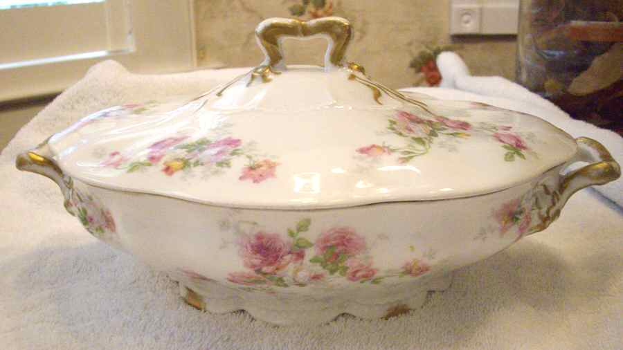 AHR561 Oval Covered Vegetable by Charles Ahrenfeldt-1
