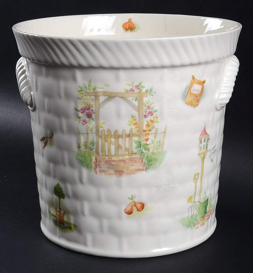Edwardian Kitchen Garden 7" Planter by John  Aynsley & Sons-1