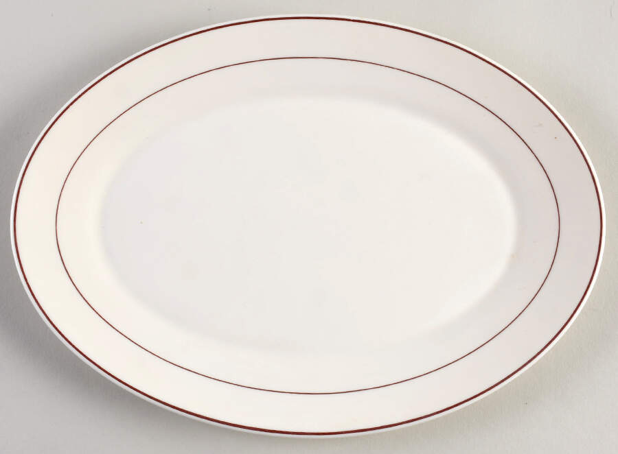 Bordeaux (Wide Rim) 11" Oval Serving Platter by Arcopal-1