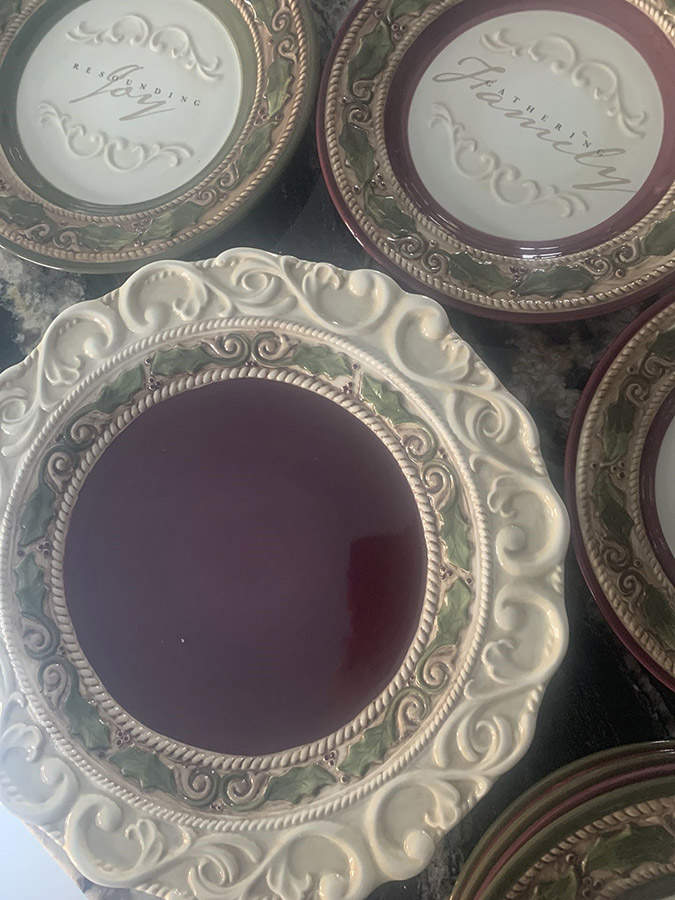 Holiday Traditions Dinner Plate by Amscan-1