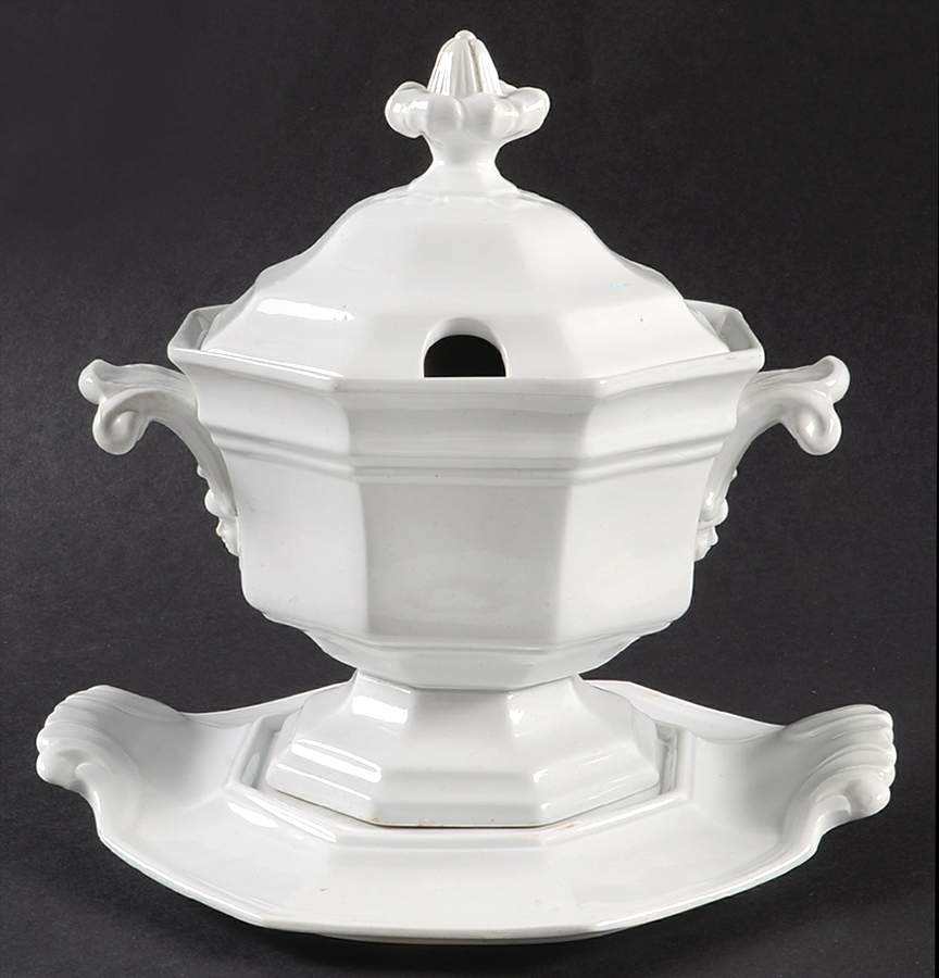 ALJ3 Sauce Boat & Lid with Underplate by John Alcock-1