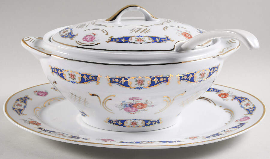 A0G1 Tureen & Lid w/Ladle & Underplate by Armando Grave-1