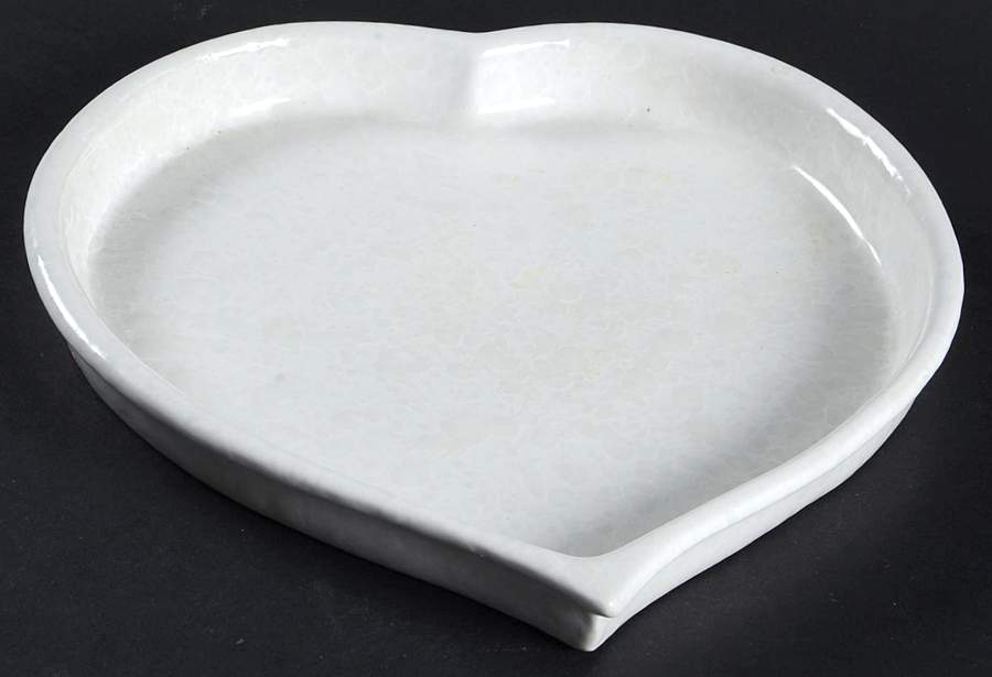Agate White On White 8" Heart Plate by Bennington Potters-1