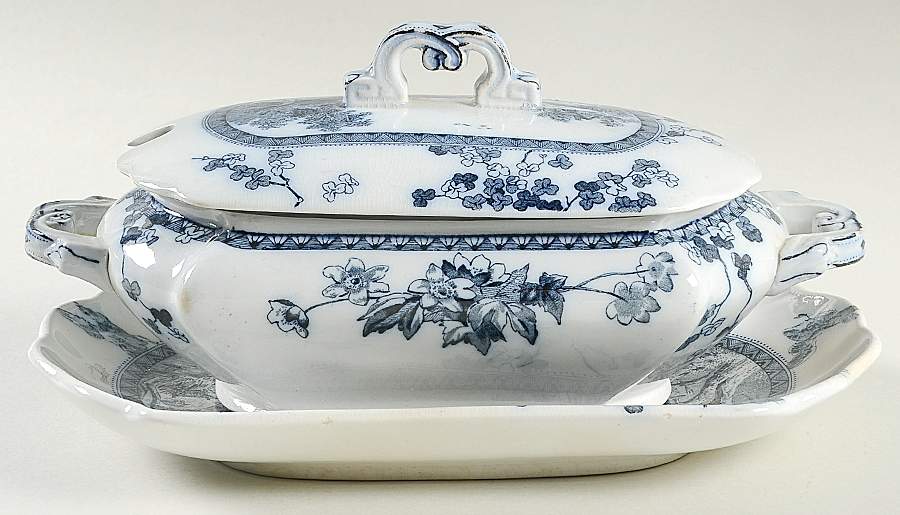 Woodland Blue Sauce Boat & Lid with Underplate by Brownfield-1