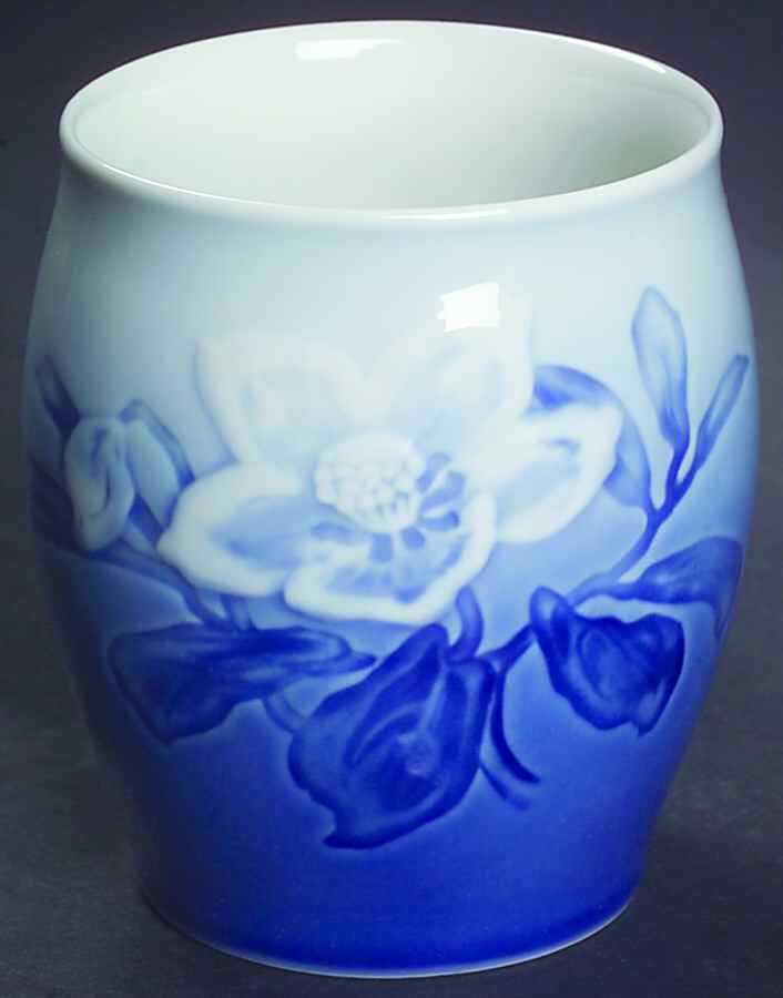 Christmas Rose Round Cigar Cup by Bing & Grondahl-1