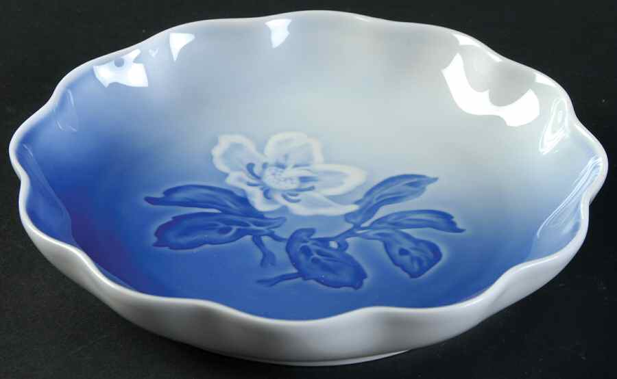 Christmas Rose Small Round Fluted Dish by Bing & Grondahl-1