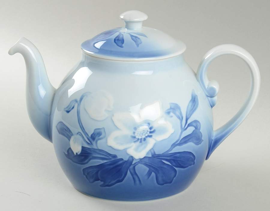 Christmas Rose Teapot & Lid by Bing & Grondahl-1