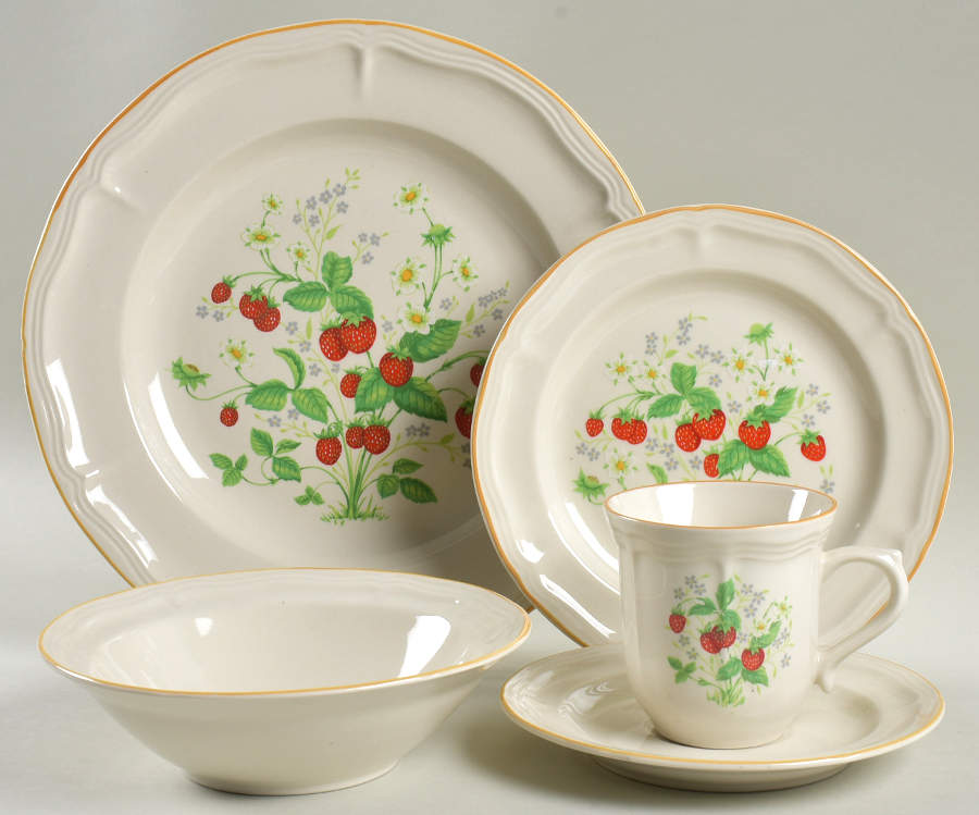 Strawberries 5 Piece Place Setting by Brick Oven-1