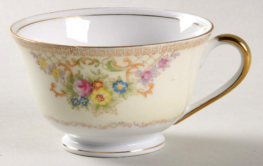 Berkley Footed Cup by Black Towers-1