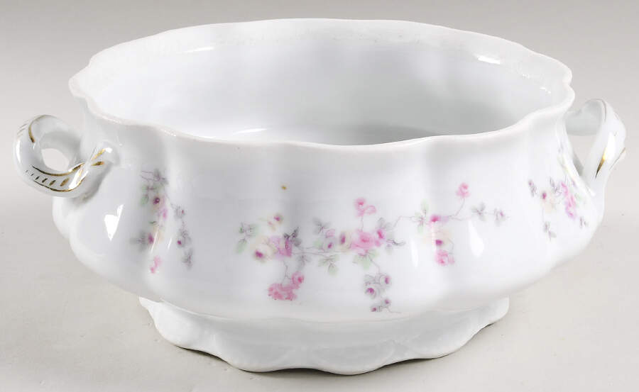 5789 Tureen No Lid by Bassett-1