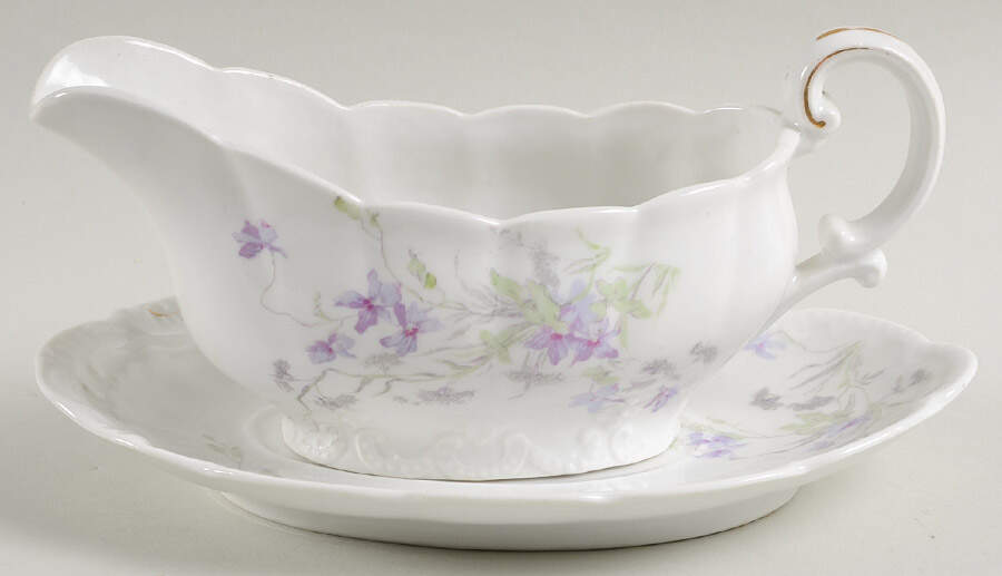 5186 Gravy Boat & Underplate by Bassett-1