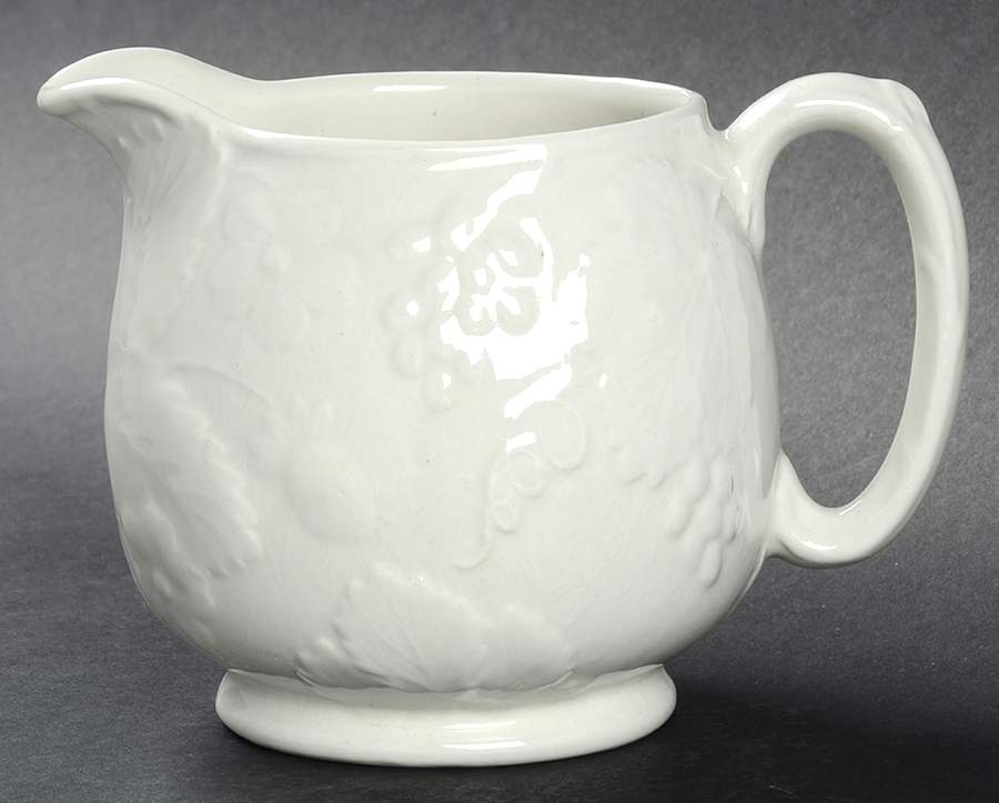 Strawberry and Grape Leaf White (Davenport) 16 Oz Jug by Burgess & Leigh-1