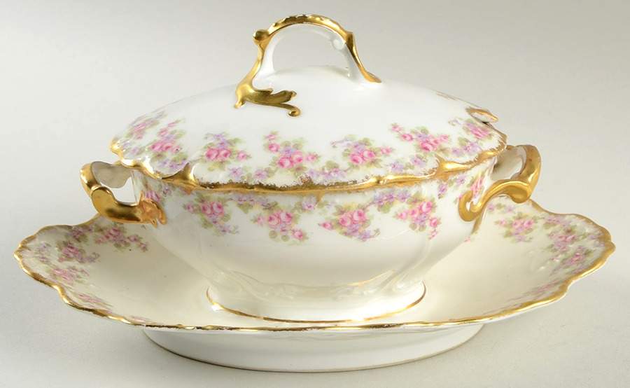 Bridal Wreath Sauce Boat with Attached Underplate & Lid by Bawo & Dotter-1