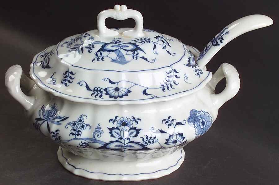 Blue Danube Oval Tureen & Lid and Ladle by Blue Danube (Japan)-1