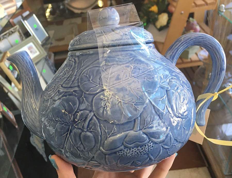 BPI4 Teapot & Lid by Bordallo Pinheiro-1