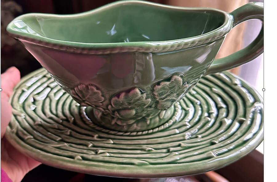 Oak Leaf Green Gravy Boat & Underplate by Bordallo Pinheiro-1
