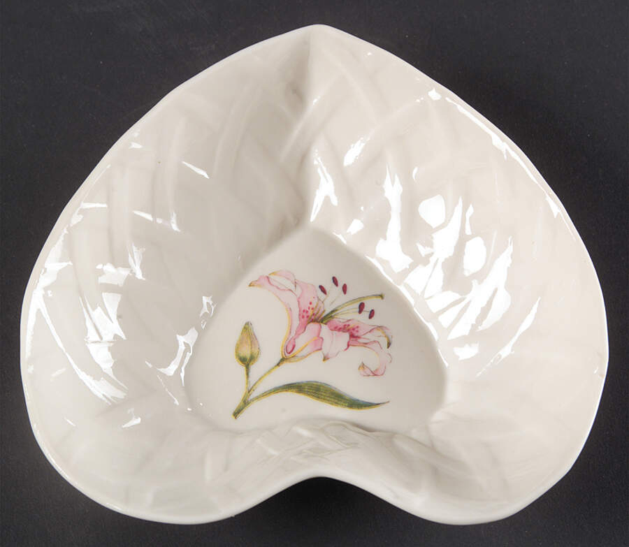 Country Trellis Heart Shaped Dish by Belleek Pottery (Ireland)-1