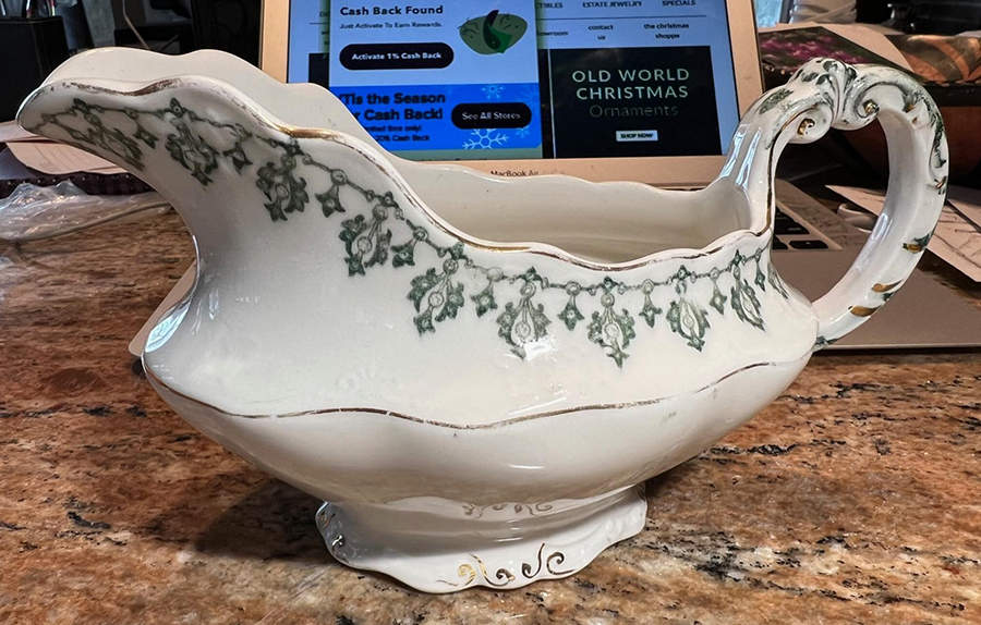 Ventnor Gravy Boat by Bassett-1