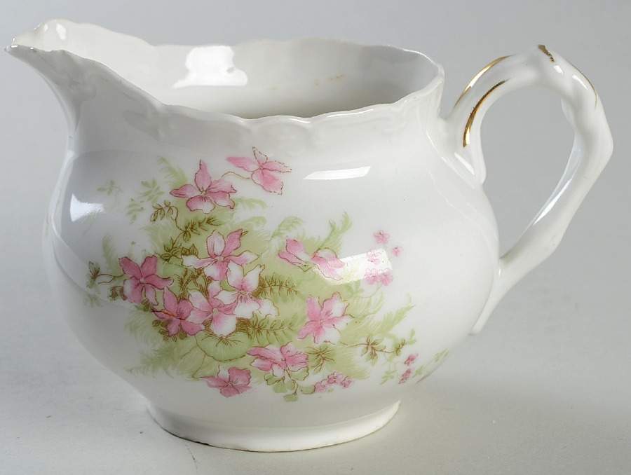 BSS43 Creamer by Bassett-1