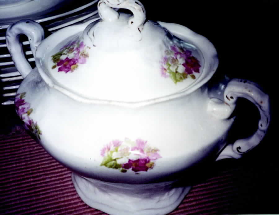 BSS46 Sugar Bowl & Lid by Bassett-1