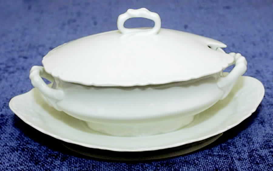 4380 Gravy Boat & Lid w/Underplate by Bassett-1