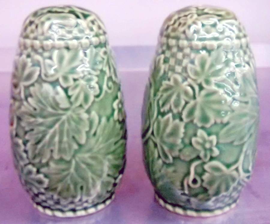 Vine Green Salt & Pepper Set by Bordallo Pinheiro-1
