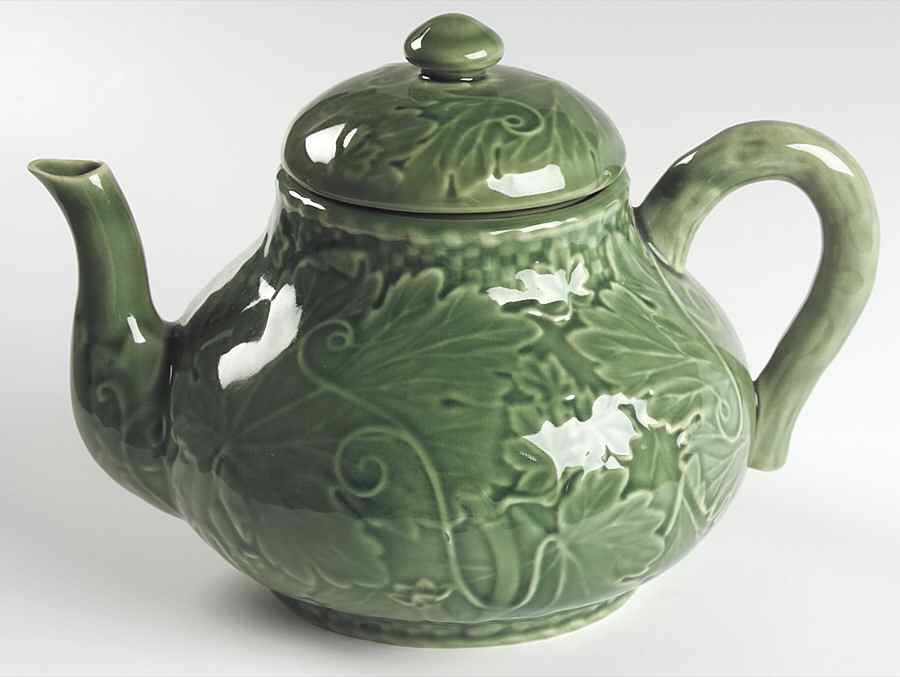 Vine Green Teapot & Lid by Bordallo Pinheiro-1