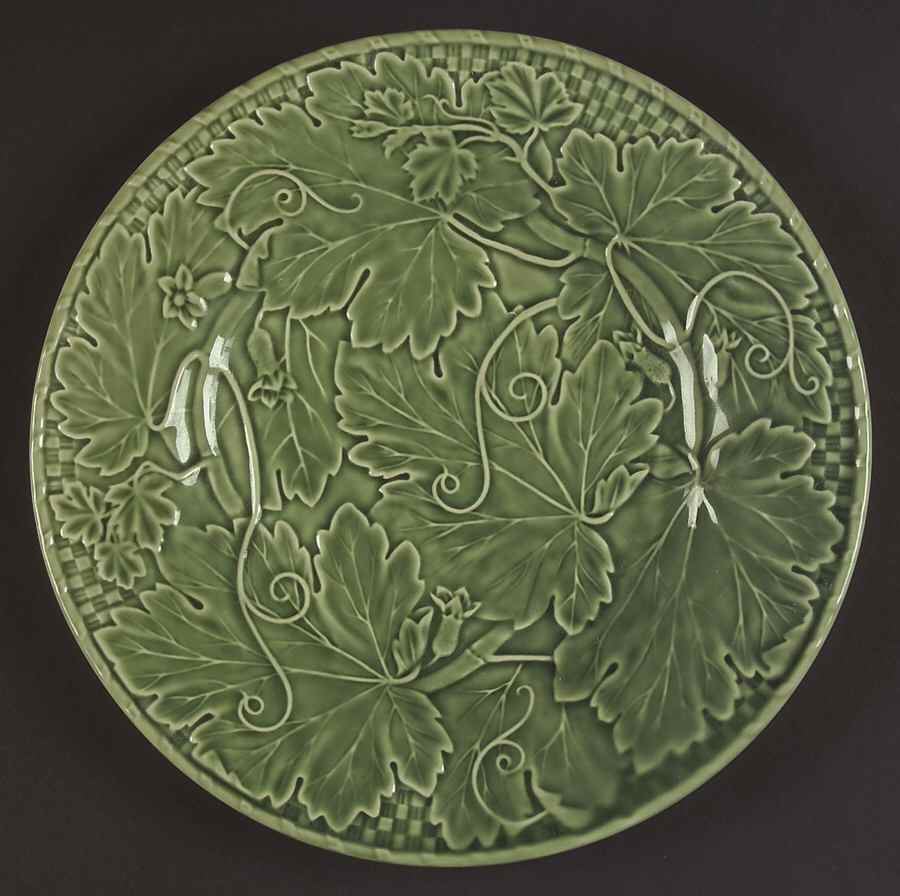 Vine Green Dinner Plate by Bordallo Pinheiro-1