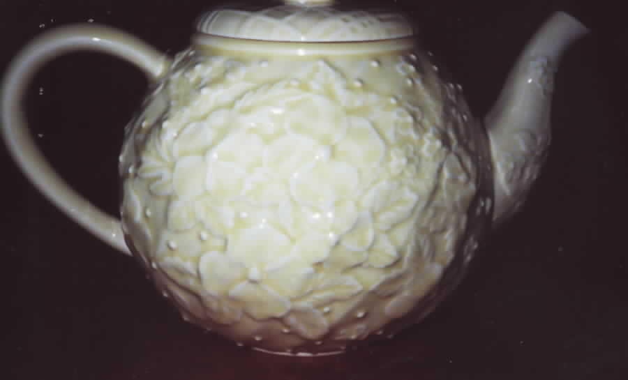 BPI23 Teapot & Lid by Bordallo Pinheiro-1