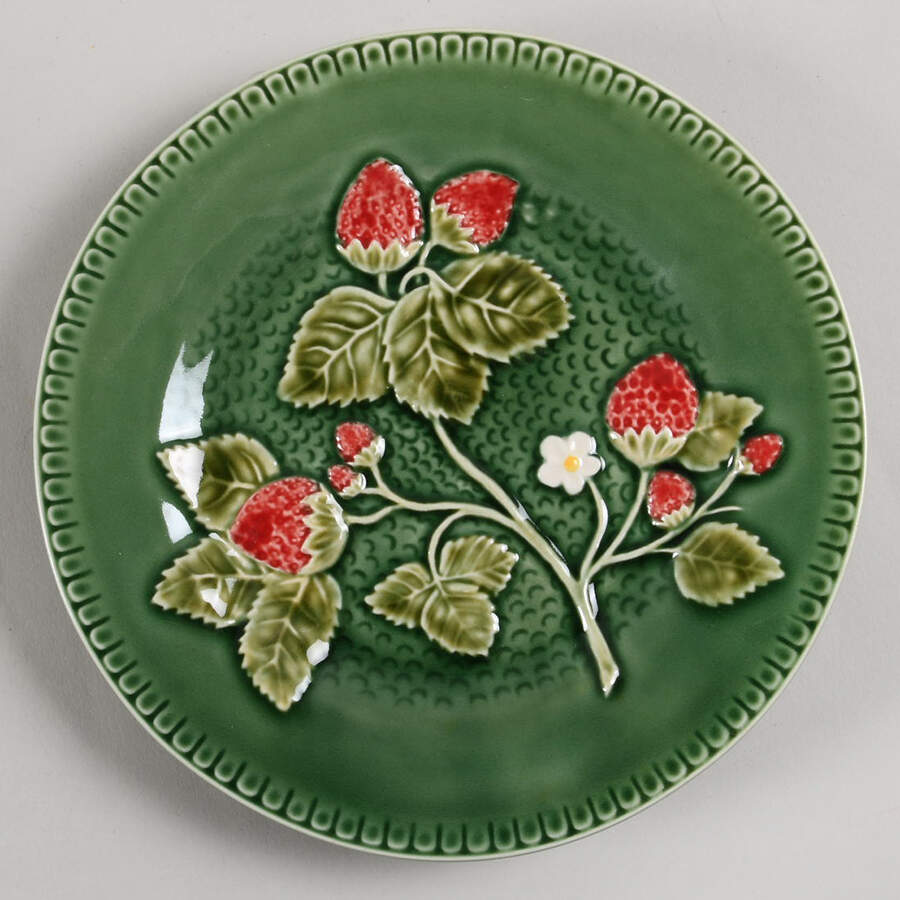 Strawberry Service Salad/Dessert Plate by Bordallo Pinheiro-1
