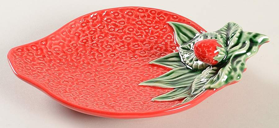 Strawberry Service Strawberry Shaped Plate by Bordallo Pinheiro-1