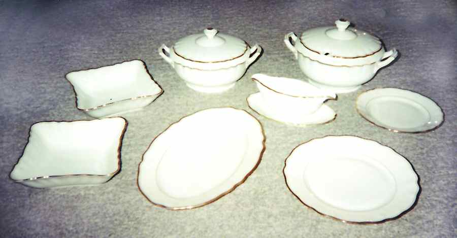 BAV225 Gravy Boat with Attached Underplate by Bavaria-1