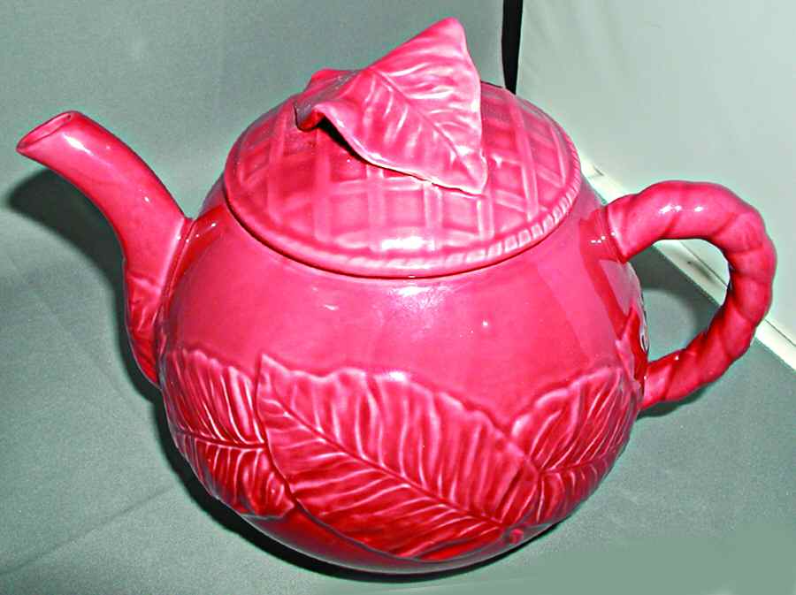 Leaf Service Peach Teapot & Lid by Bordallo Pinheiro-1