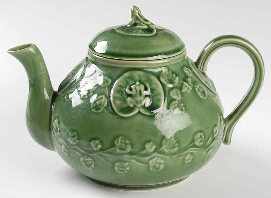 Frog Service Teapot & Lid by Bordallo Pinheiro-1
