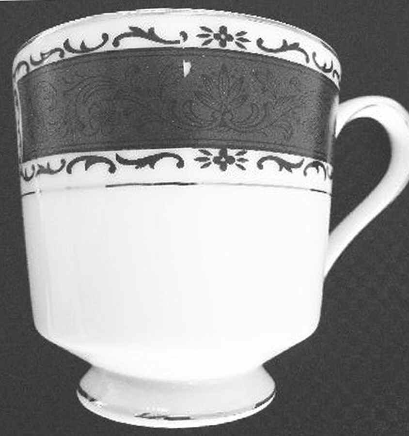 Bamberry Footed Cup by Bonaparte-1