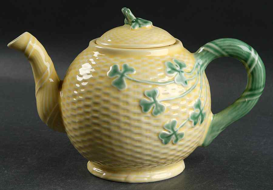 Shamrock Teapot & Lid by Bordallo Pinheiro-1