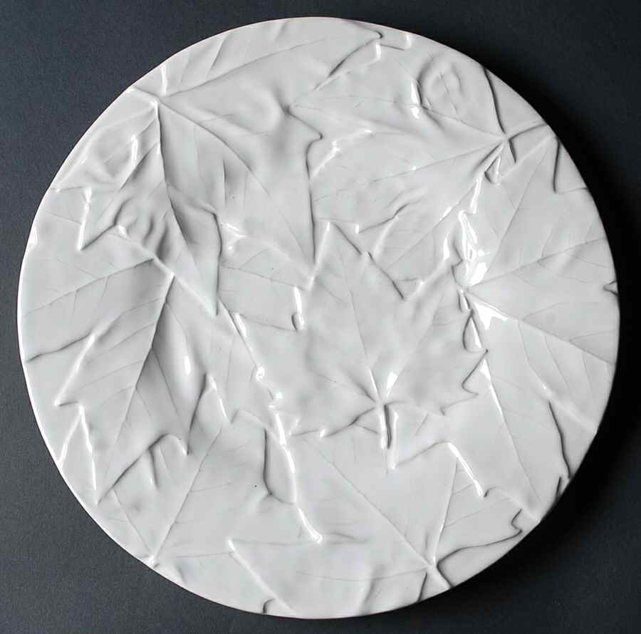 Maple White Dinner Plate by Bordallo Pinheiro-1