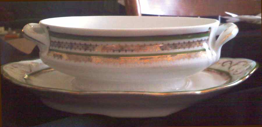 BSS80 Gravy Boat with Attached Underplate by Bassett-1