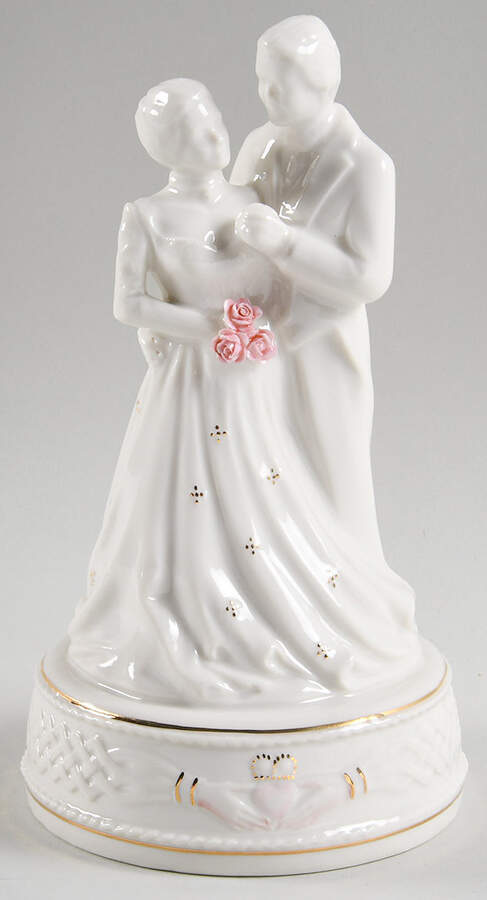 Claddagh Collection Bride and Groom Cake Topper by Belleek Pottery (Ireland)-1