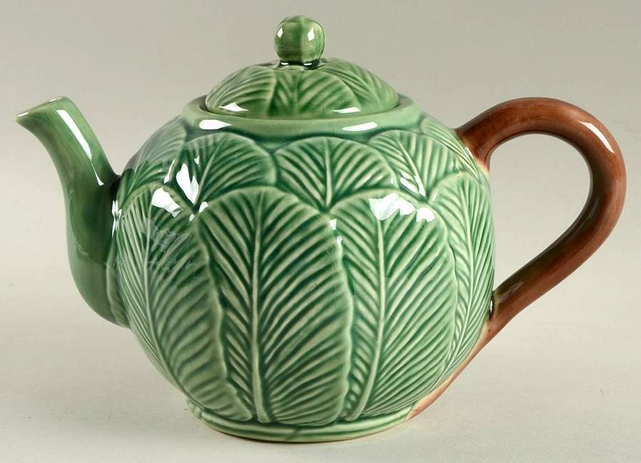 Banana Leaf Green Teapot & Lid by Bordallo Pinheiro-1