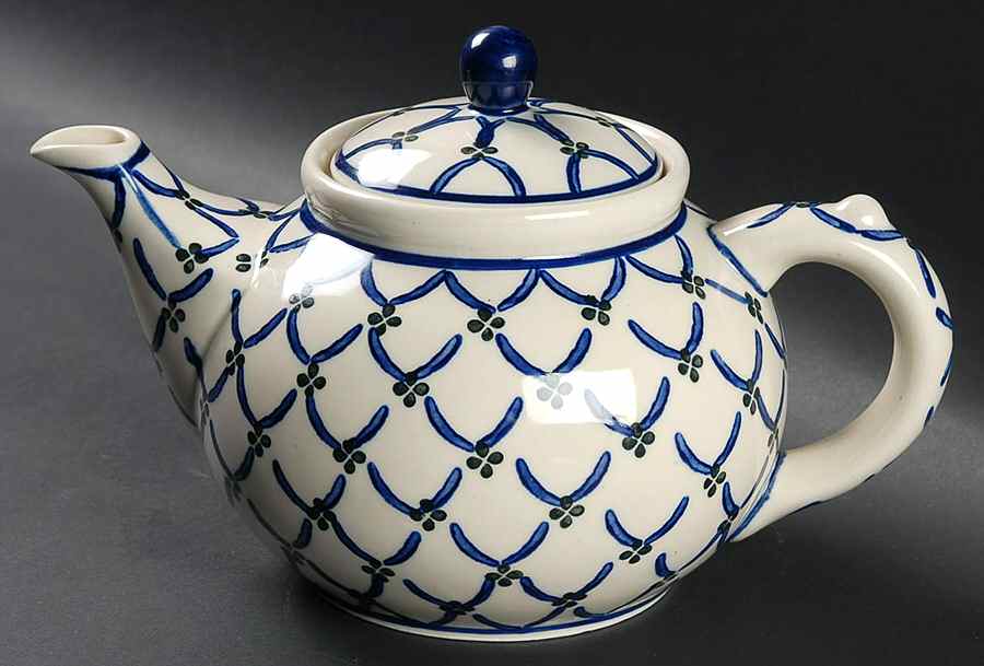 27 Teapot & Lid by BOLESLAWIEC-1
